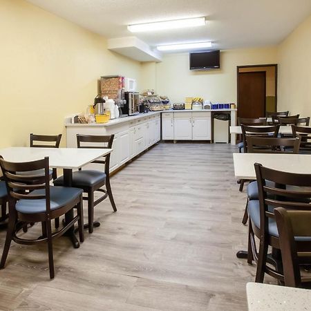 Days Inn By Wyndham Cadillac Esterno foto