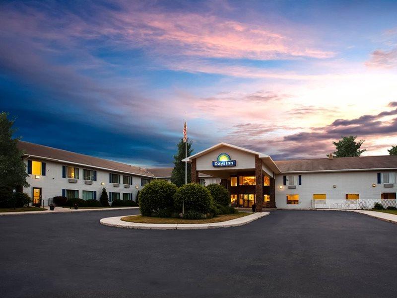 Days Inn By Wyndham Cadillac Esterno foto