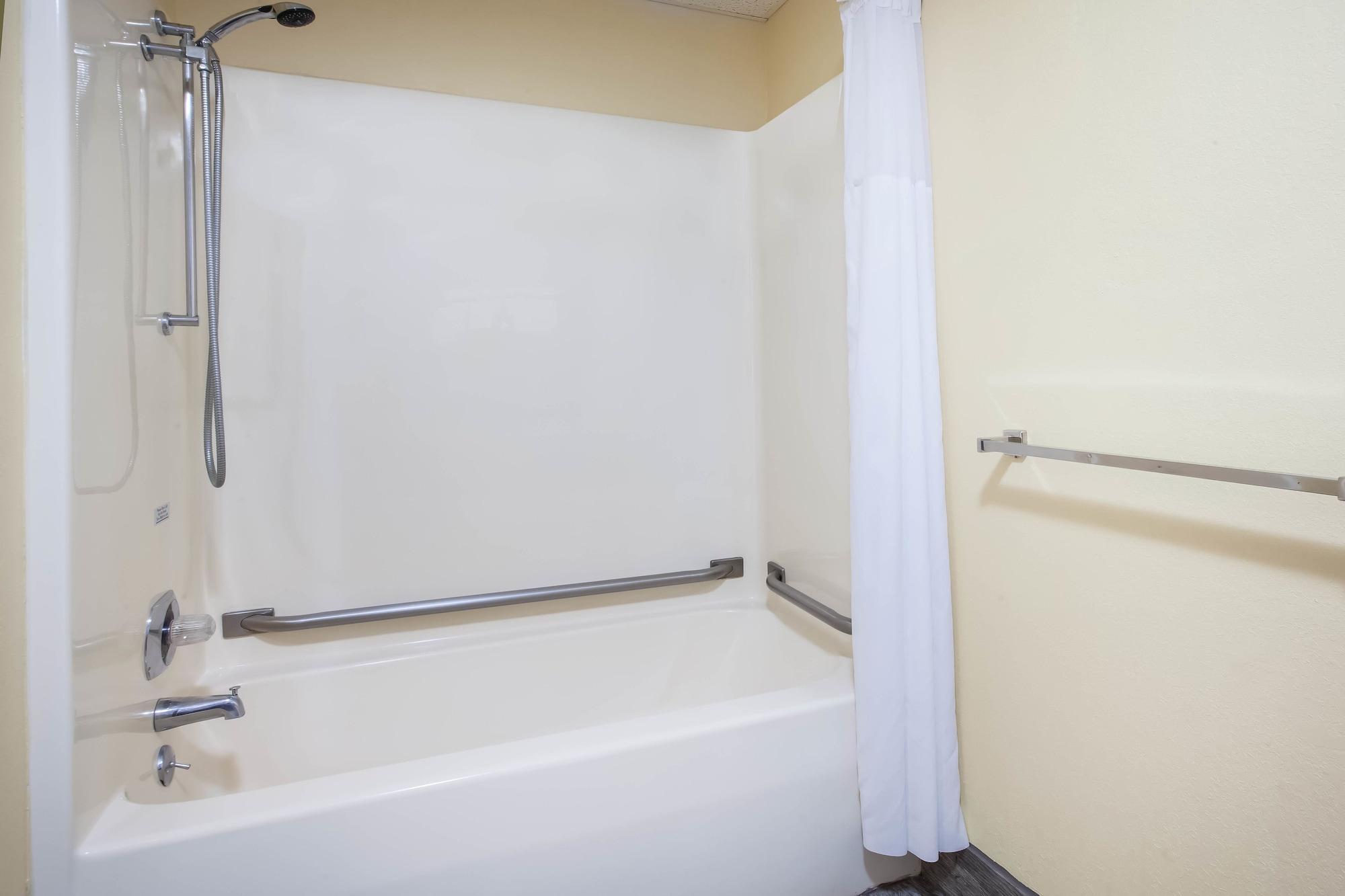 Days Inn By Wyndham Cadillac Esterno foto
