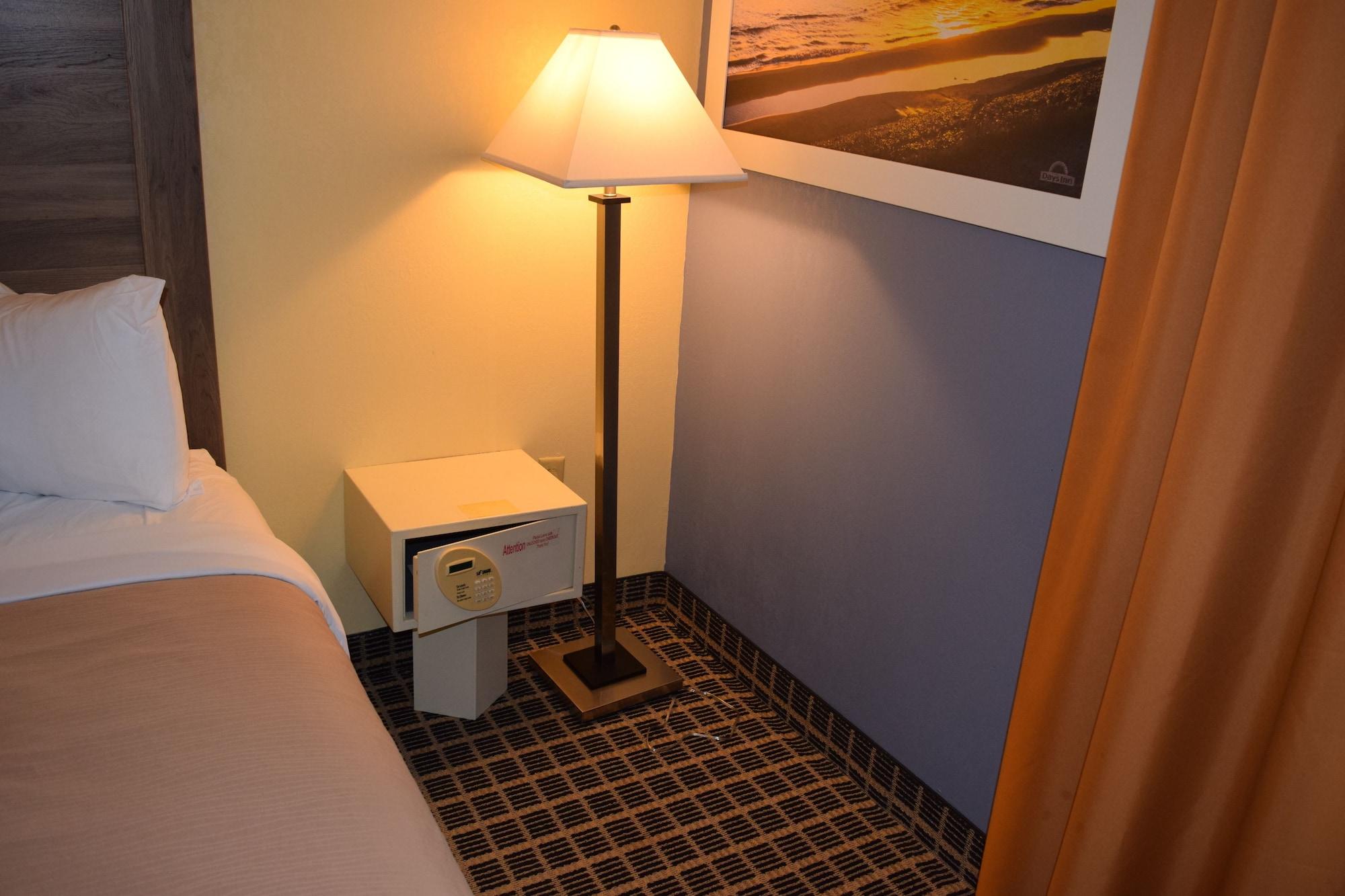 Days Inn By Wyndham Cadillac Esterno foto
