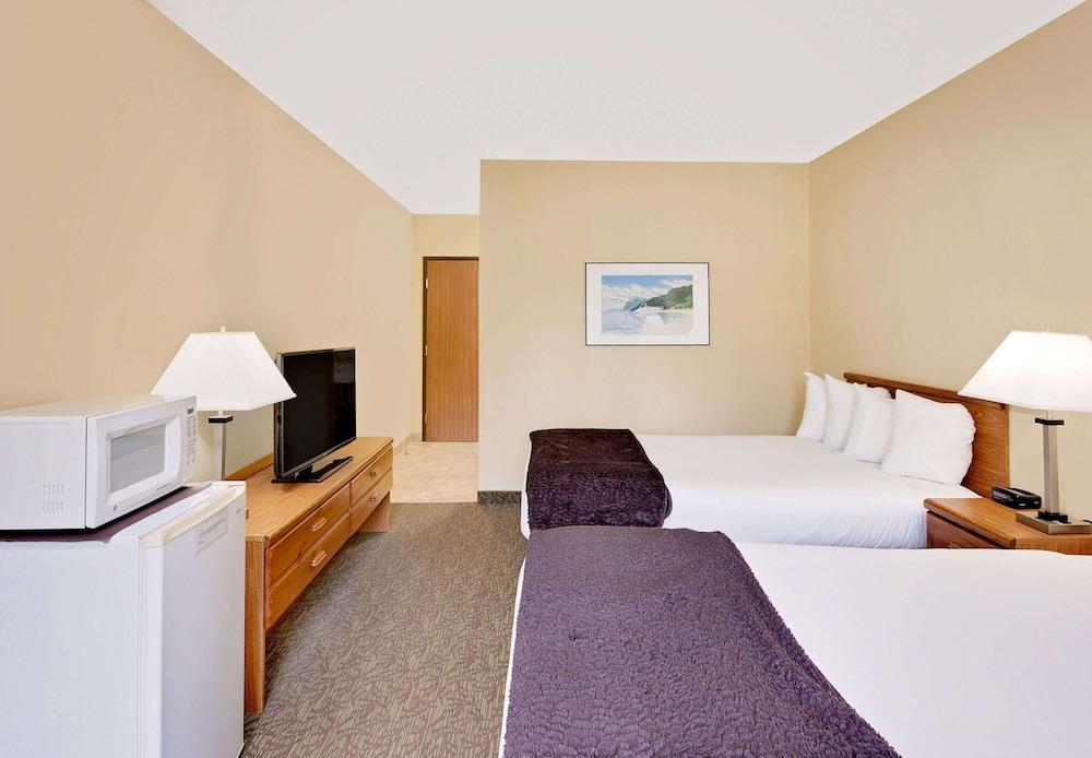 Days Inn By Wyndham Cadillac Esterno foto