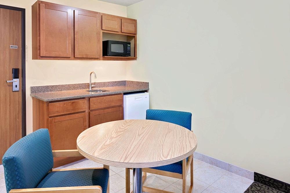 Days Inn By Wyndham Cadillac Esterno foto
