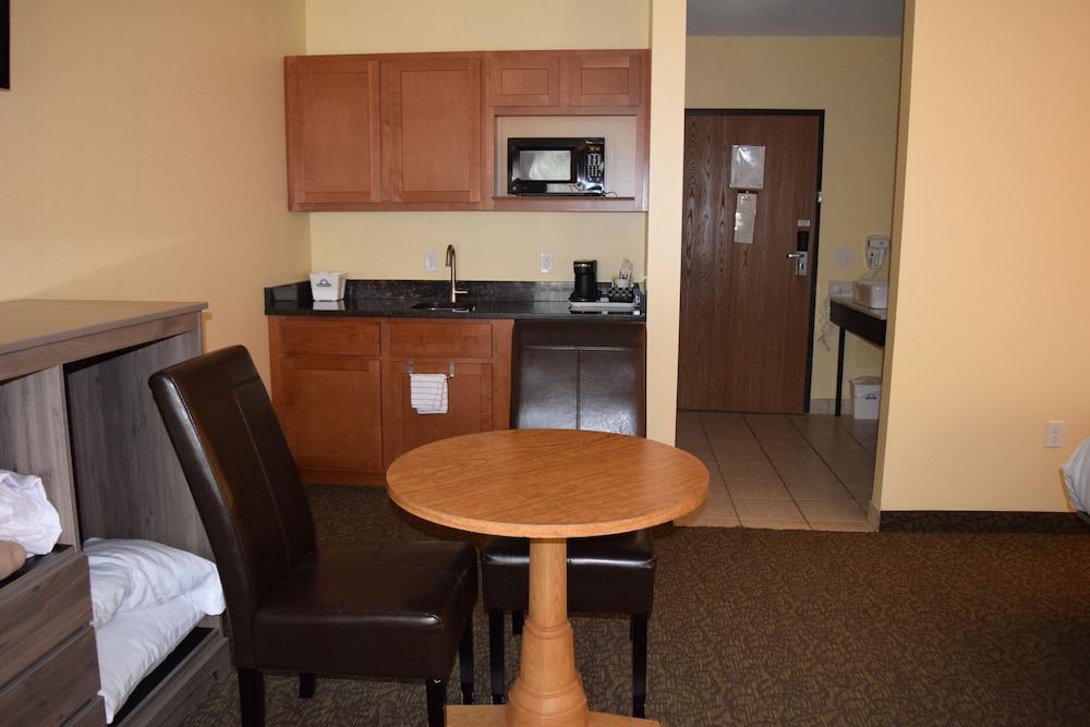 Days Inn By Wyndham Cadillac Esterno foto