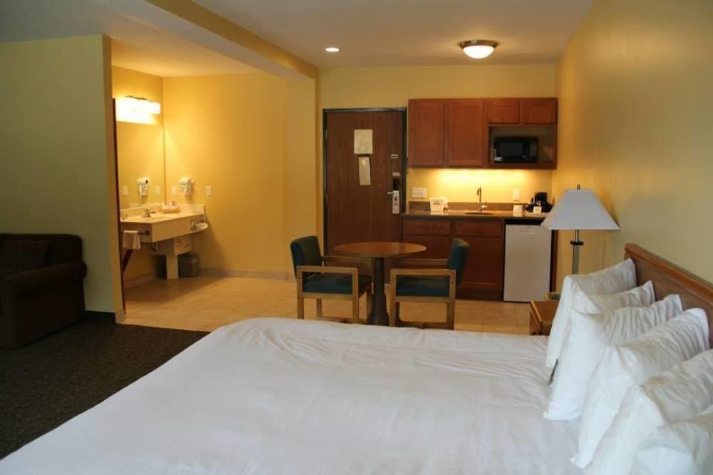 Days Inn By Wyndham Cadillac Esterno foto