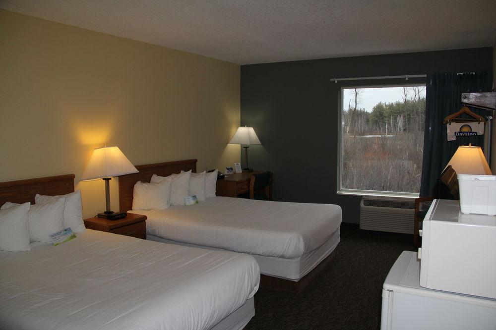 Days Inn By Wyndham Cadillac Esterno foto